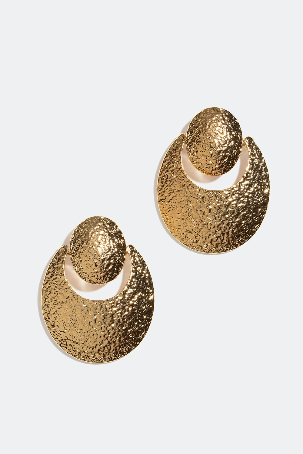 Ovala guldfärgade örhängen med strukturerad yta i gruppen Smycken / Örhängen hos Glitter (253006512002)