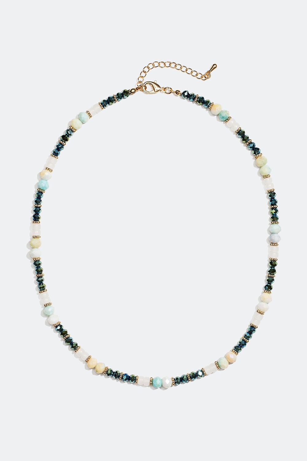 Halsband med en mix av gröna pärlor i gruppen Smycken / Halsband hos Glitter (254001509902)