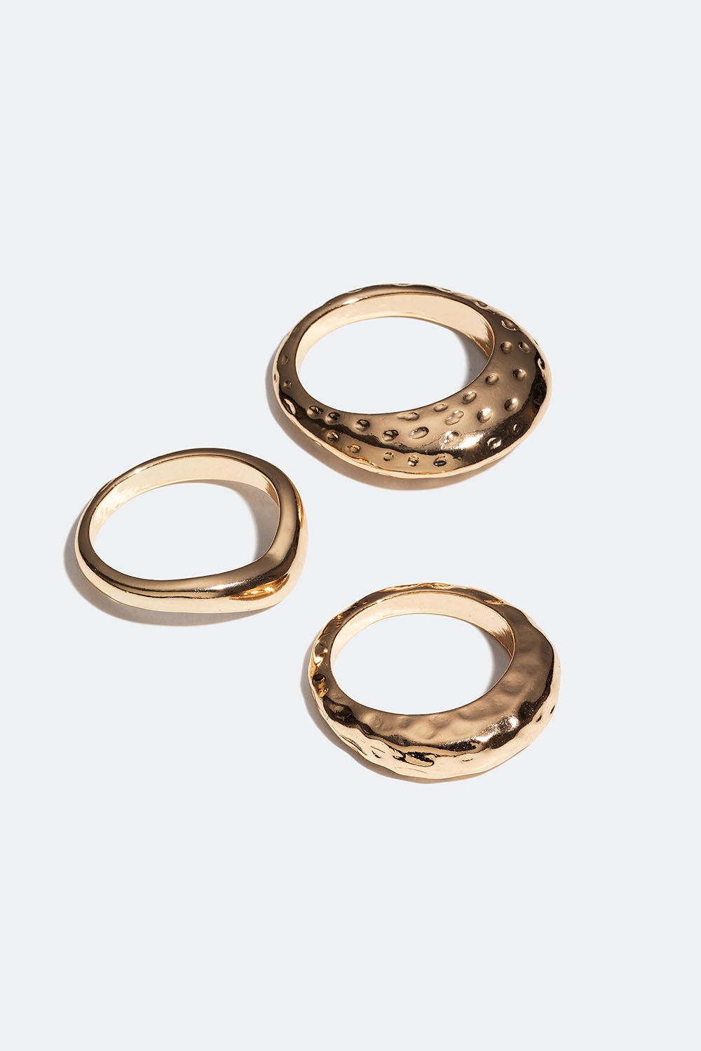 Guldfärgade ringar i slät och hamrad design, 3-pack i gruppen Smycken / Ringar / Flerpack hos Glitter (256001032016)