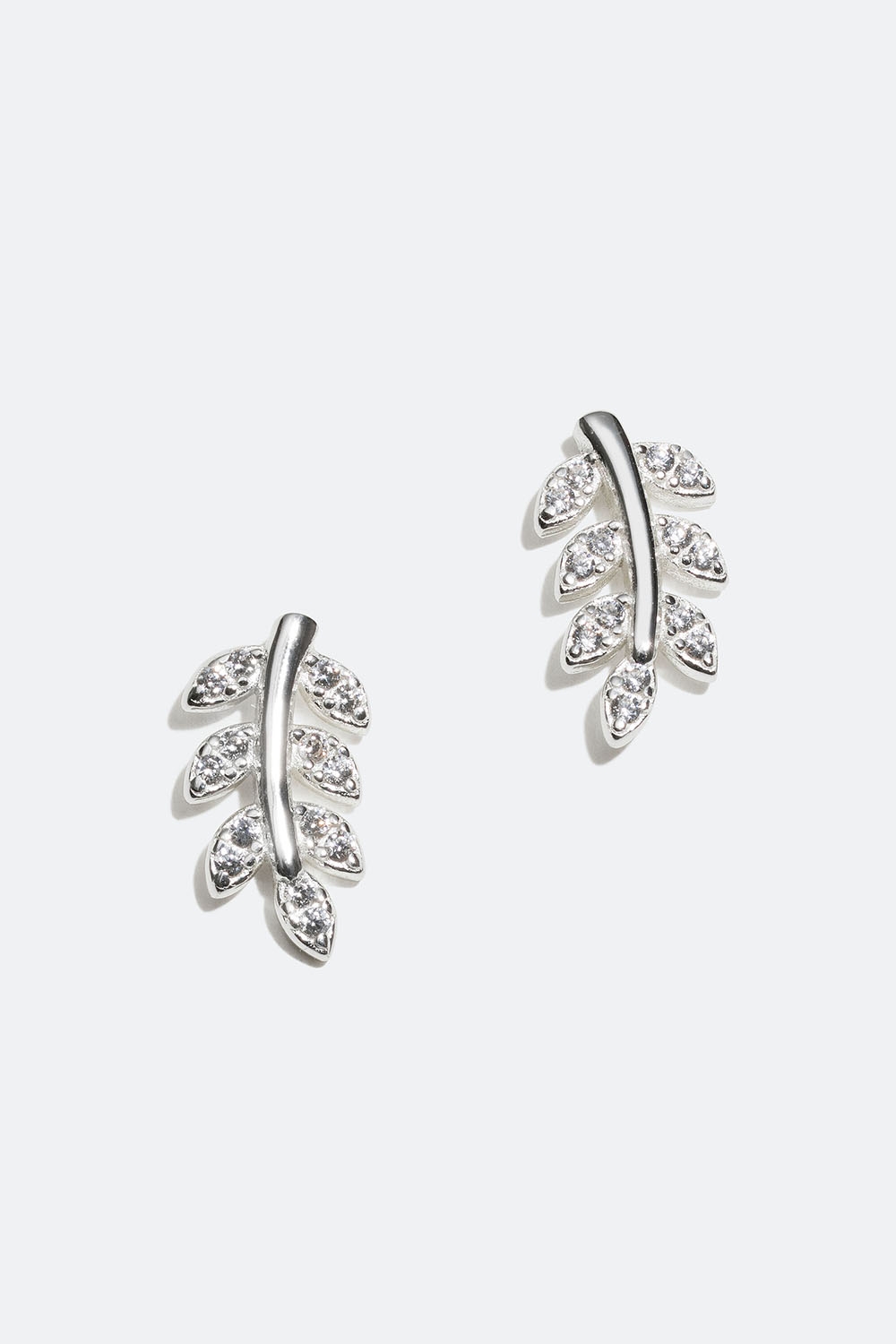 Örhängen i äkta silver med bladmönster och Cubic Zirconia i gruppen Smycken hos Glitter (553003101001)