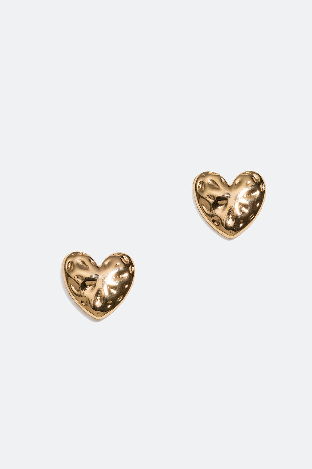 Stud i 18k guldpläterat äkta silver med hjärtan i hamrad design i gruppen Smycken / Örhängen hos Glitter (553003142002)