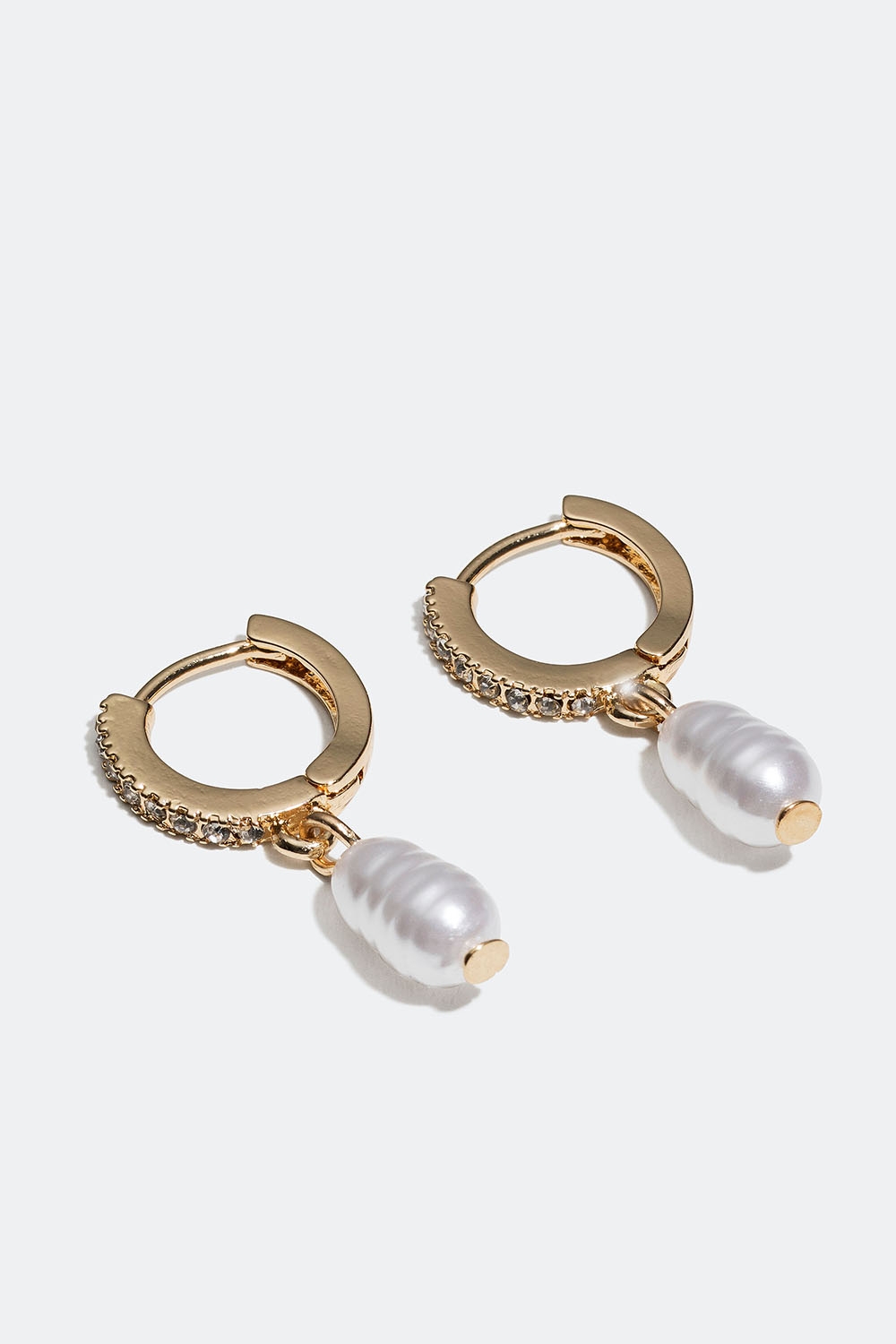 Små guldfärgade hoops med glasstenar och pärla i gruppen Smycken / Örhängen / Hoops hos Glitter (253005592002)
