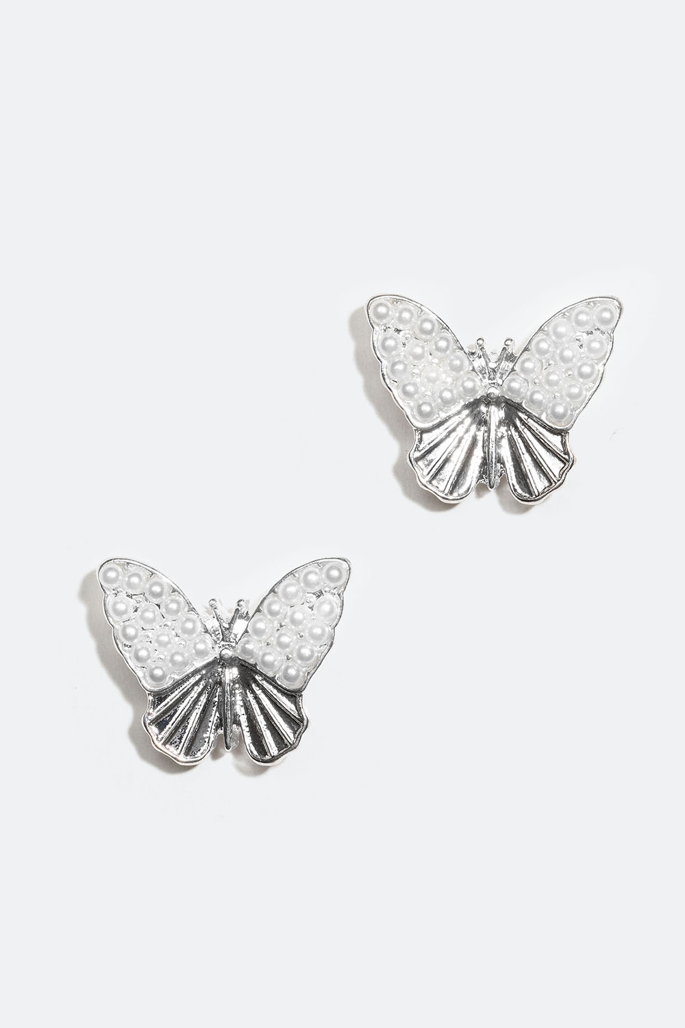 Studs med fjärilar och pärlor i gruppen Smycken / Örhängen hos Glitter (253005731001)