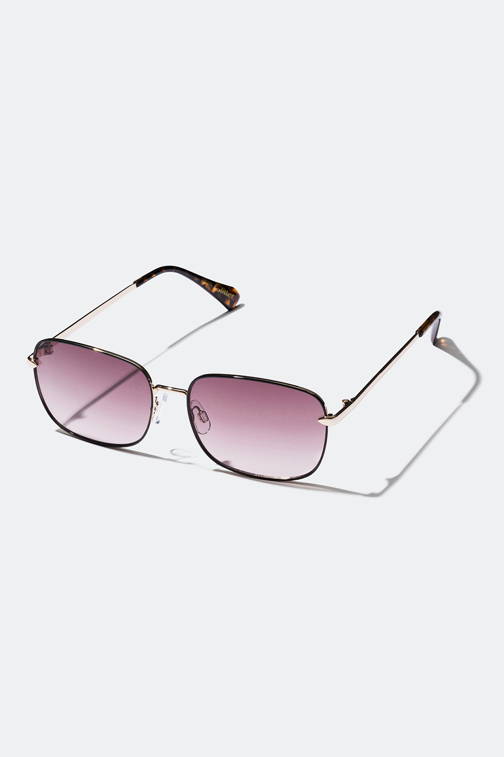 Rektangulära solglasögon med tonat glas i gruppen Accessoarer / Solglasögon hos Glitter (327276)
