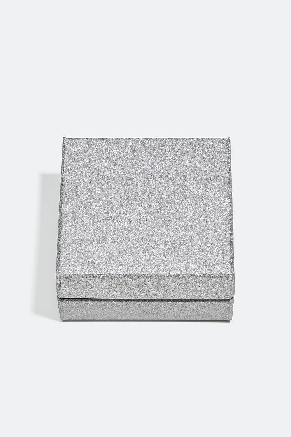Silverfärgad presentask med glitter i gruppen Presenttips / Presentaskar hos Glitter (109000061000)