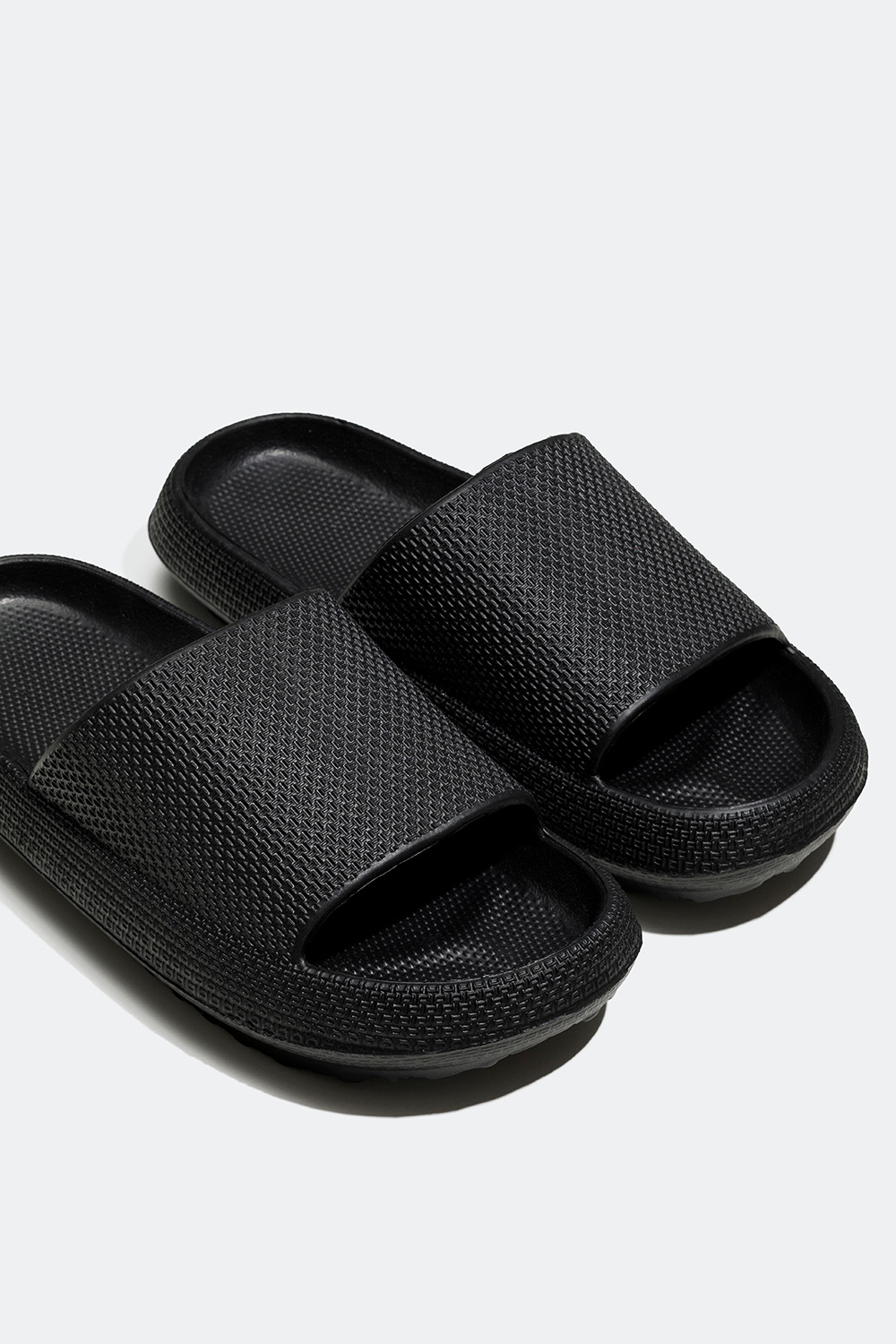 Slip-in sandaler i svart i gruppen Accessoarer / Tofflor / Sandaler hos Glitter (10900027)