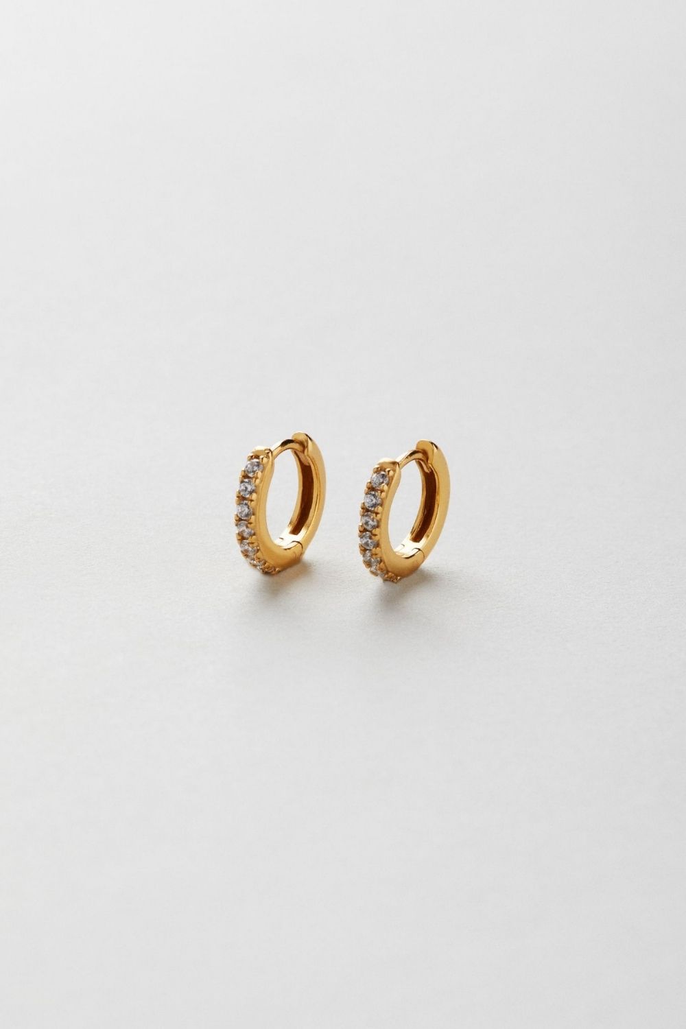 Lou Hoops (XS) 18k Gold Plated i gruppen Smycken / Örhängen / Hoops hos Glitter (1300468-12-ONESIZE)