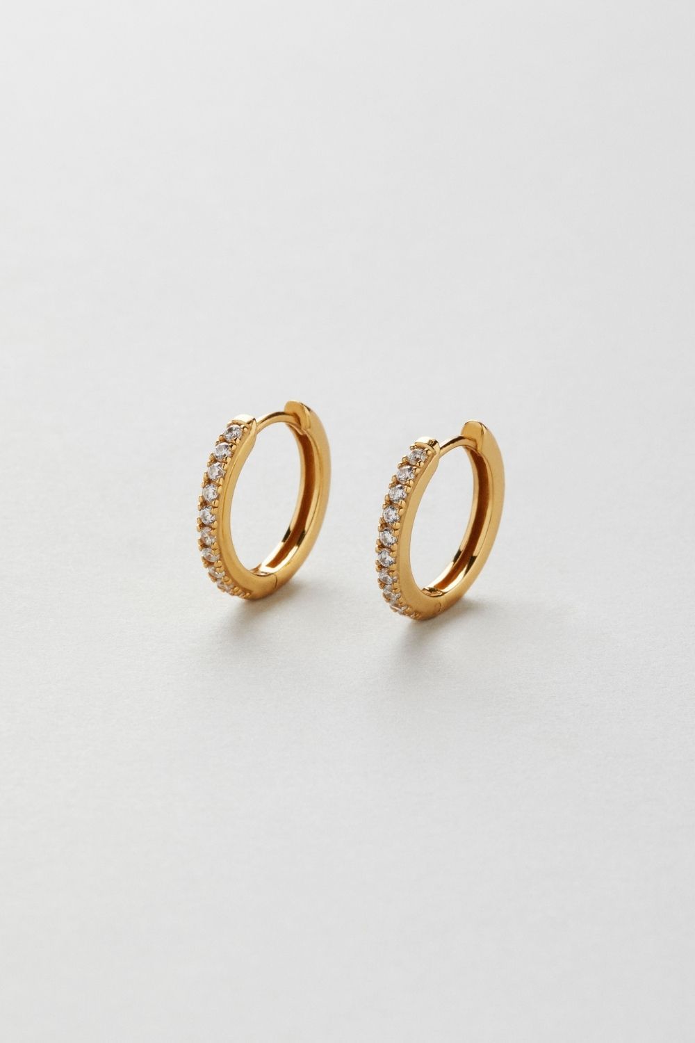 Lou Hoops (S) 18k Gold Plated i gruppen Guldpläterat äkta silver / Guldpläterade örhängen hos Glitter (1300469-12-ONESIZE)