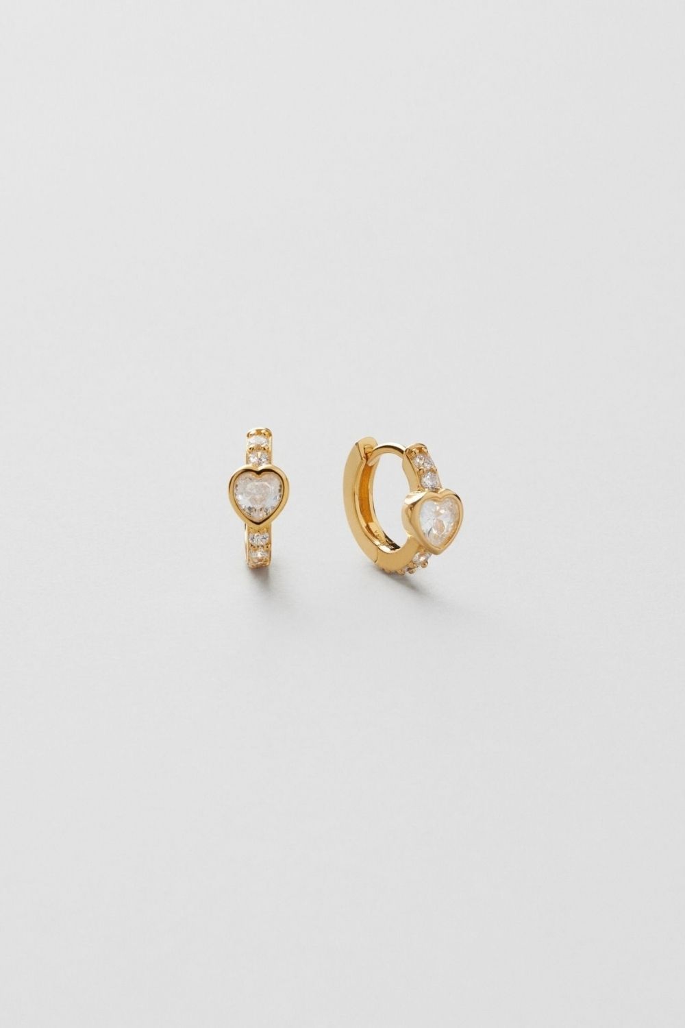 Bezel Heart Huggie Hoops 18k Gold Plated i gruppen Smycken / Örhängen / Hoops hos Glitter (1301276-12-ONESIZE)