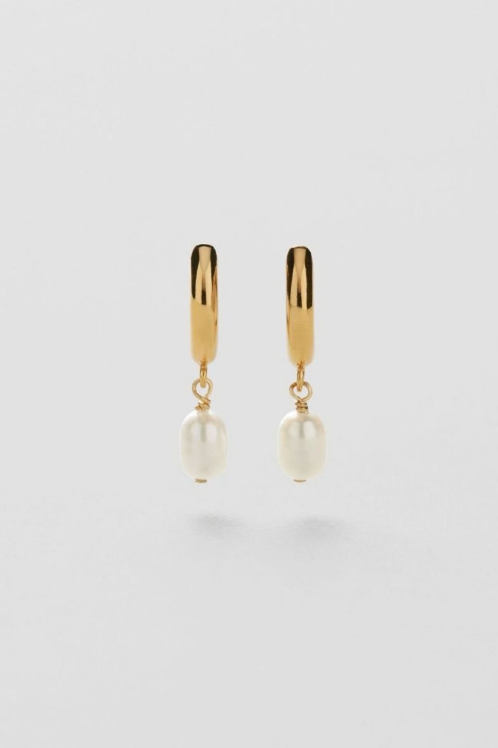 Mini Pearl Hoops 18k Gold Plated i gruppen Guldpläterat äkta silver / Guldpläterade örhängen hos Glitter (1301319-12-ONESIZE)