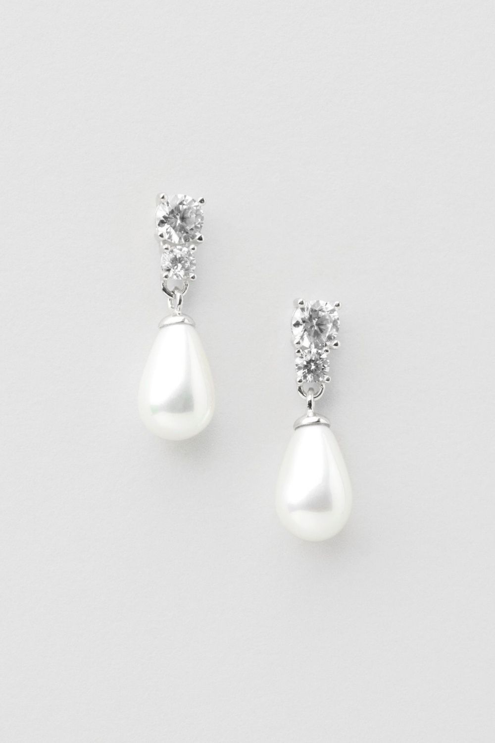 Ariel Pearl Studs i gruppen Store week / 2501 hos Glitter (1301330-11-ONESIZE)