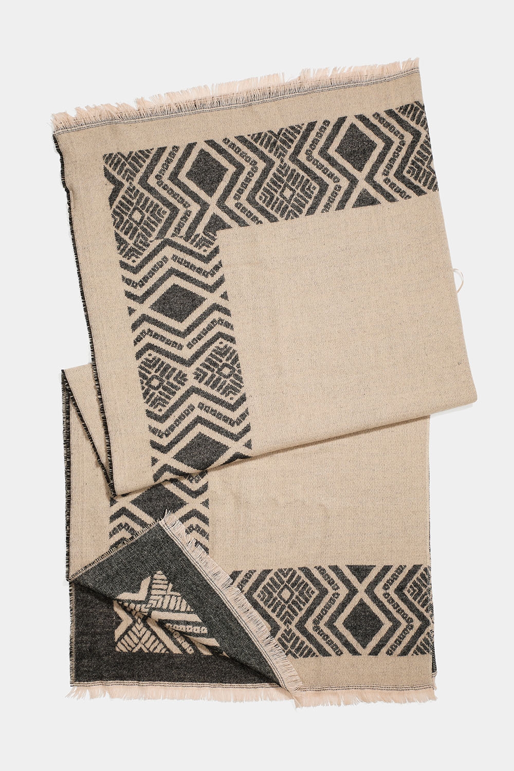 Beige poncho med mönster i gruppen Accessoarer / Stickat / Ponchos hos Glitter (171001378300)
