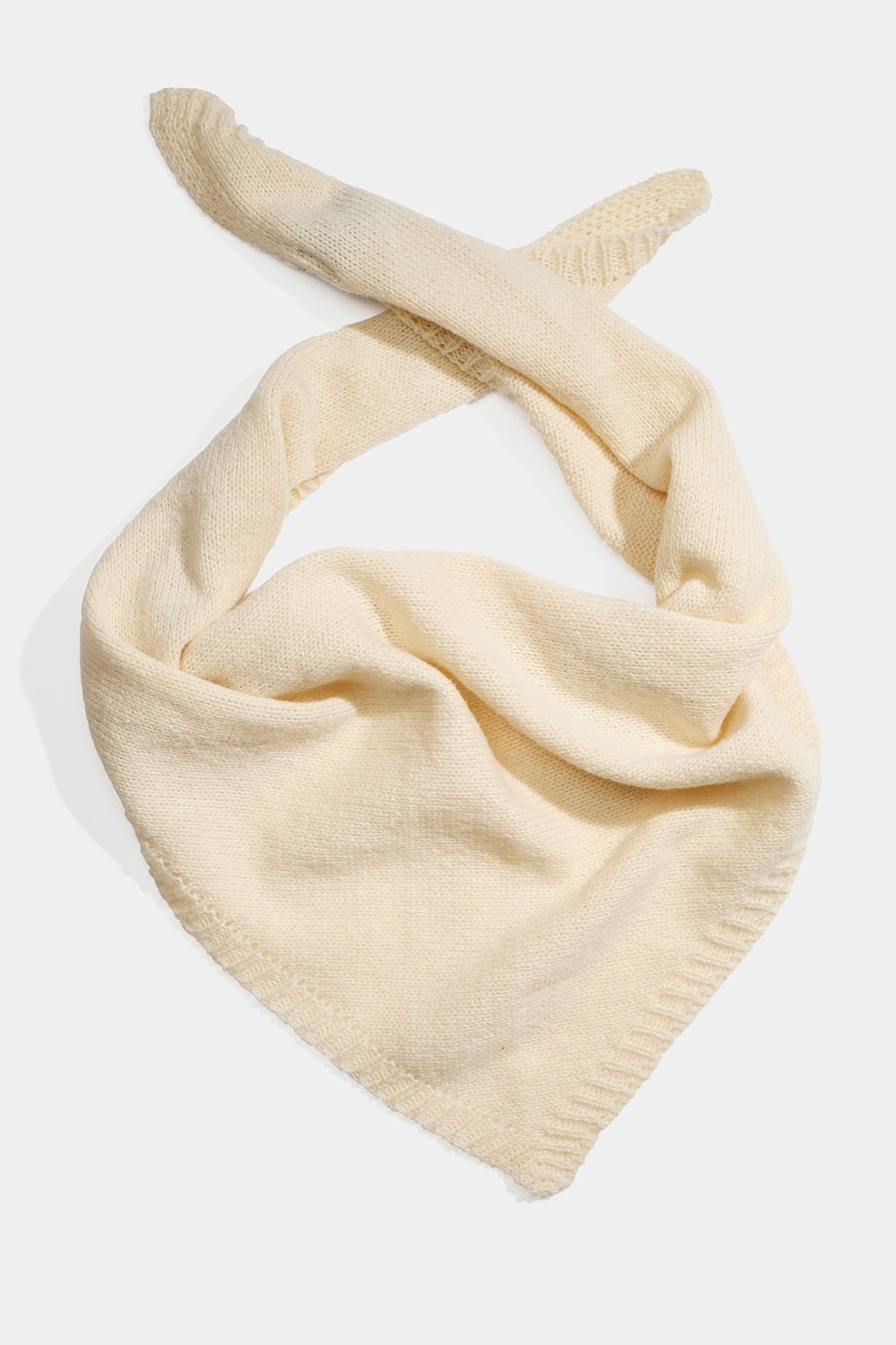 Vit stickad trekantsscarf i gruppen Accessoarer / Stickat / Halsdukar hos Glitter (171001383100)