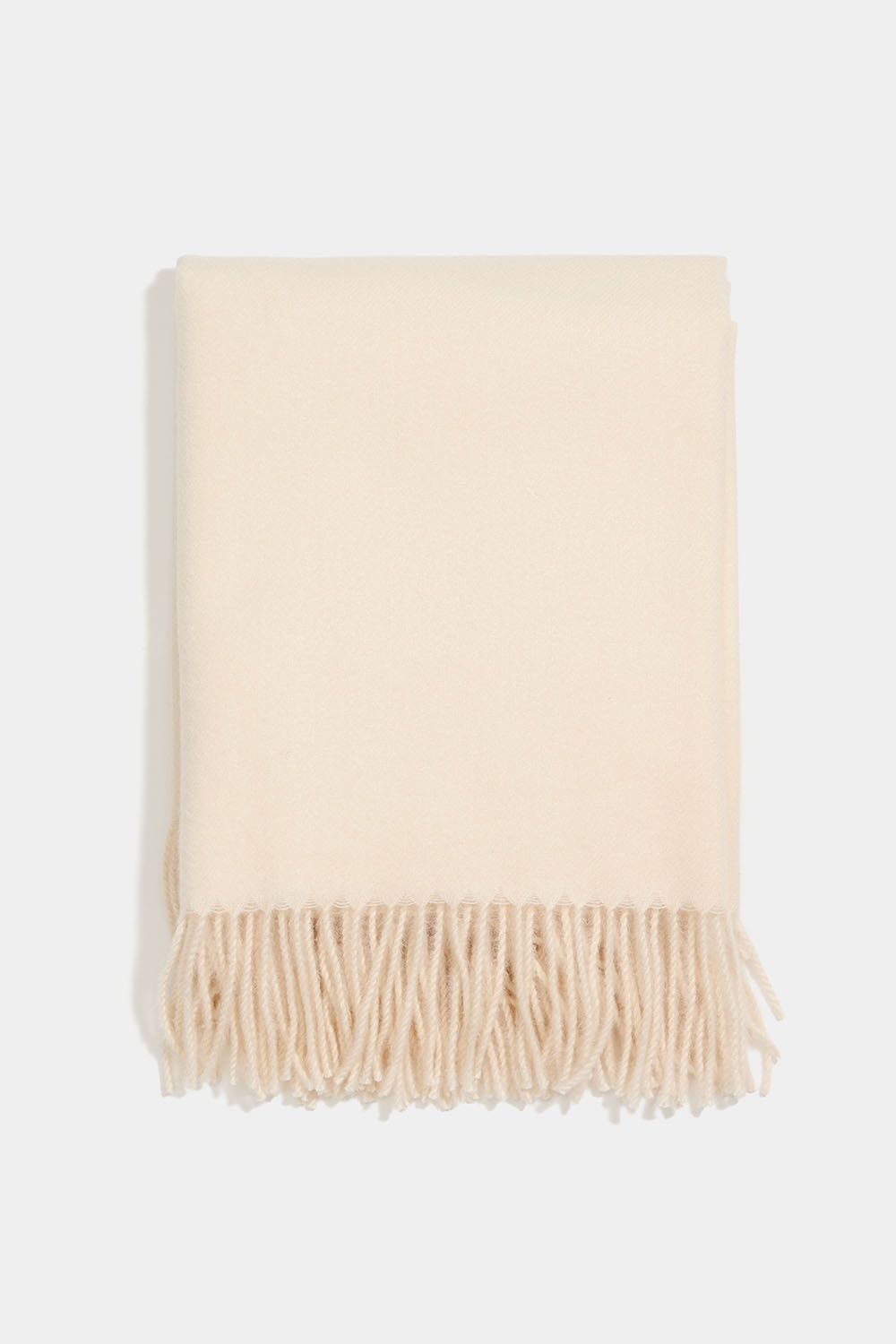 Vit mjuk halsduk med fransar i gruppen Accessoarer / Stickat / Halsdukar hos Glitter (171001853100)