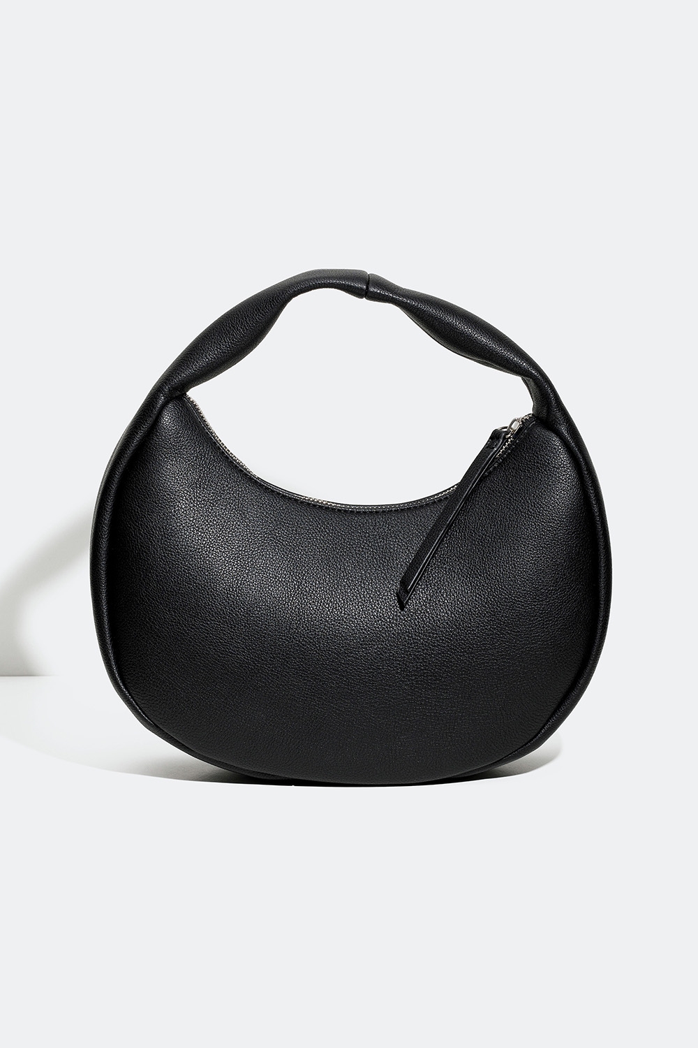 Svart oval handväska med kort handtag i gruppen Accessoarer / Väskor hos Glitter (172000439000)