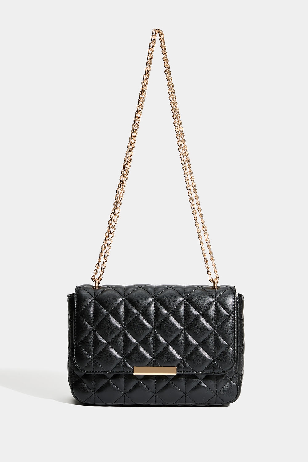 Svart väska med quiltad design och guldfärgad axelrem i gruppen Väskor / Axelremsväskor hos Glitter (172002019000)