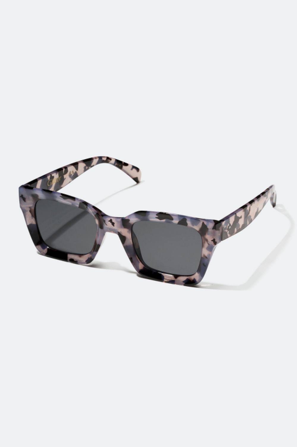 Solglasögon med markanta bågar i gruppen Accessoarer / Solglasögon hos Glitter (17600003)