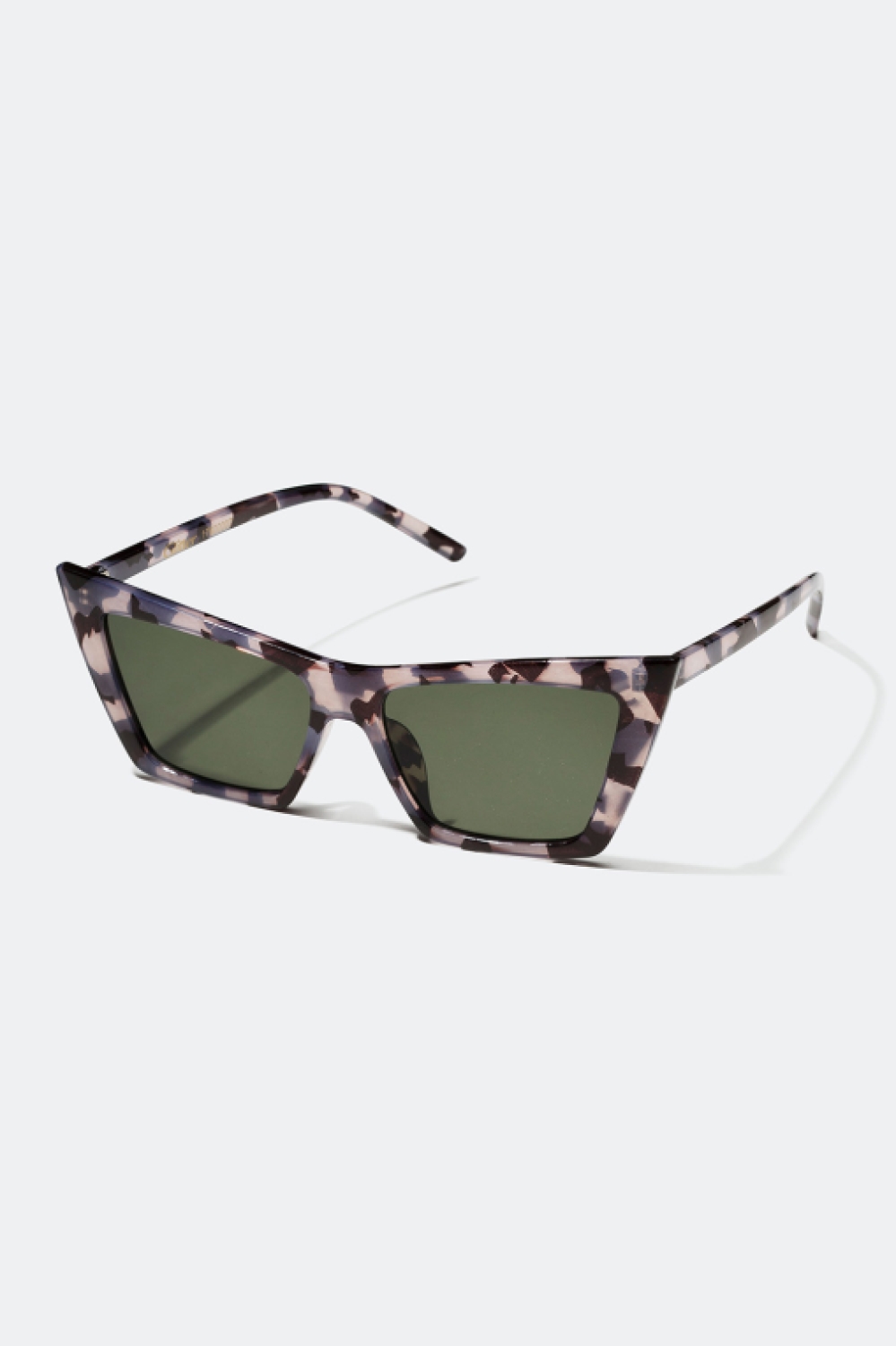 Rektangulära solglasögon med cat eye design i gruppen Solglasögon hos Glitter (176000070700)