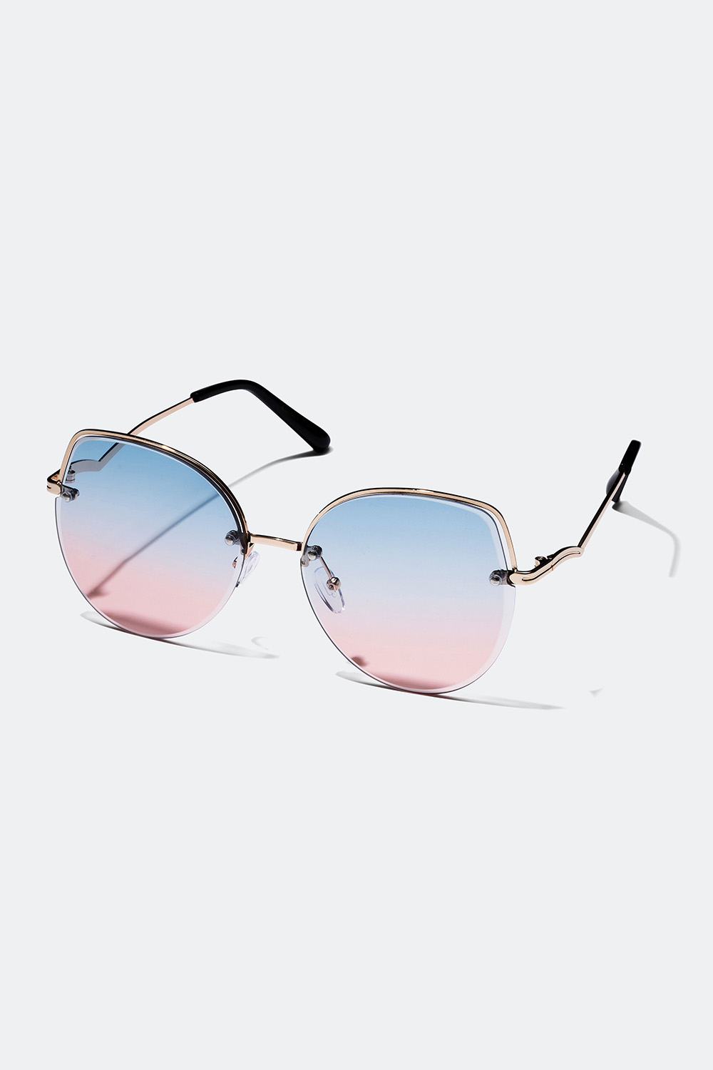 Solglasögon med ombrefärgade linser i gruppen Solglasögon hos Glitter (17600014)