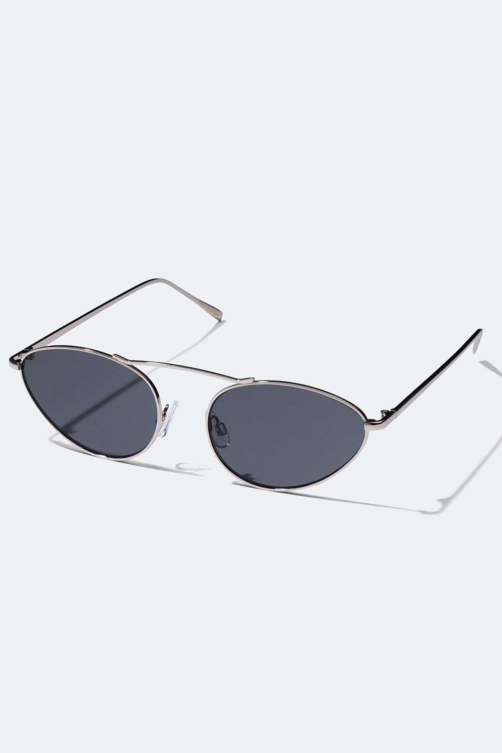 Smala cat eye solglasögon med metallbåge i gruppen Accessoarer / Solglasögon hos Glitter (176000419000)