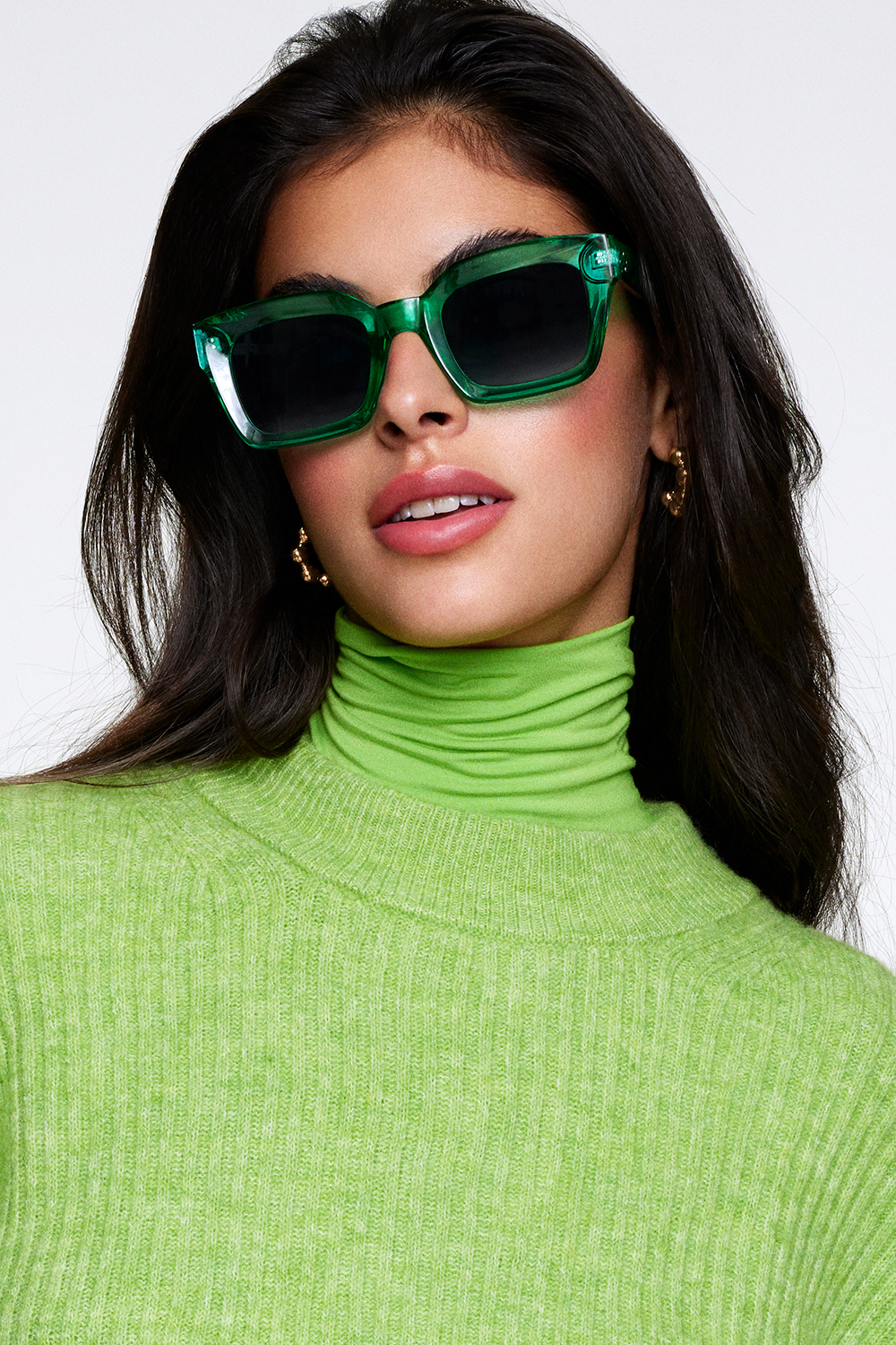 Gröna solglasögon med markanta bågar i gruppen Solglasögon hos Glitter (176000607500)