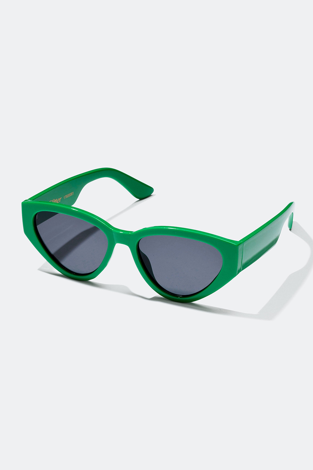 Gröna solglasögon med rundad cat eye design i gruppen Accessoarer / Solglasögon hos Glitter (176000617500)
