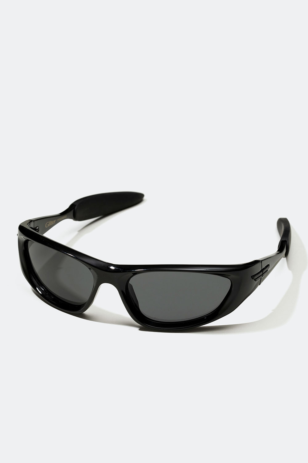 Svarta solglasögon med wrap-around design i gruppen Accessoarer / Solglasögon hos Glitter (176000889000)