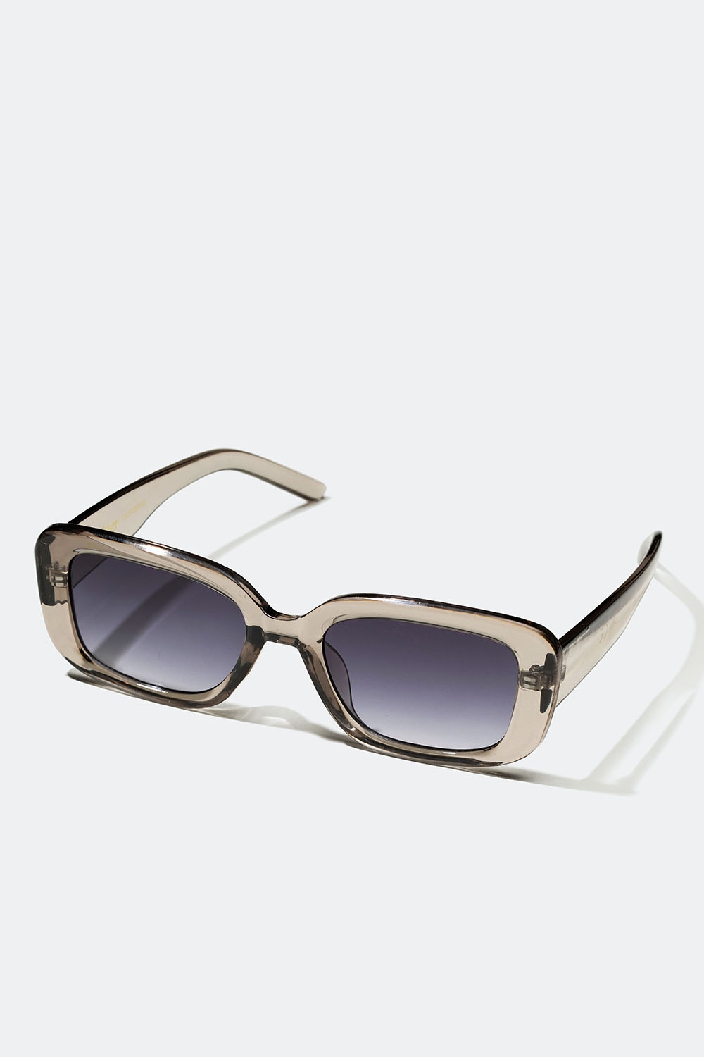 Rektangulära solglasögon med transparenta ljusgråa bågar i gruppen Accessoarer / Solglasögon hos Glitter (176000909500)
