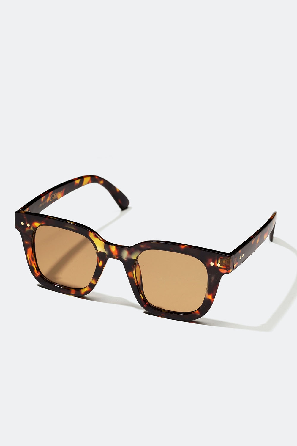 Solglasögon med bruna sköldpaddsmönstrade bågar i gruppen Accessoarer / Solglasögon hos Glitter (176001018400)