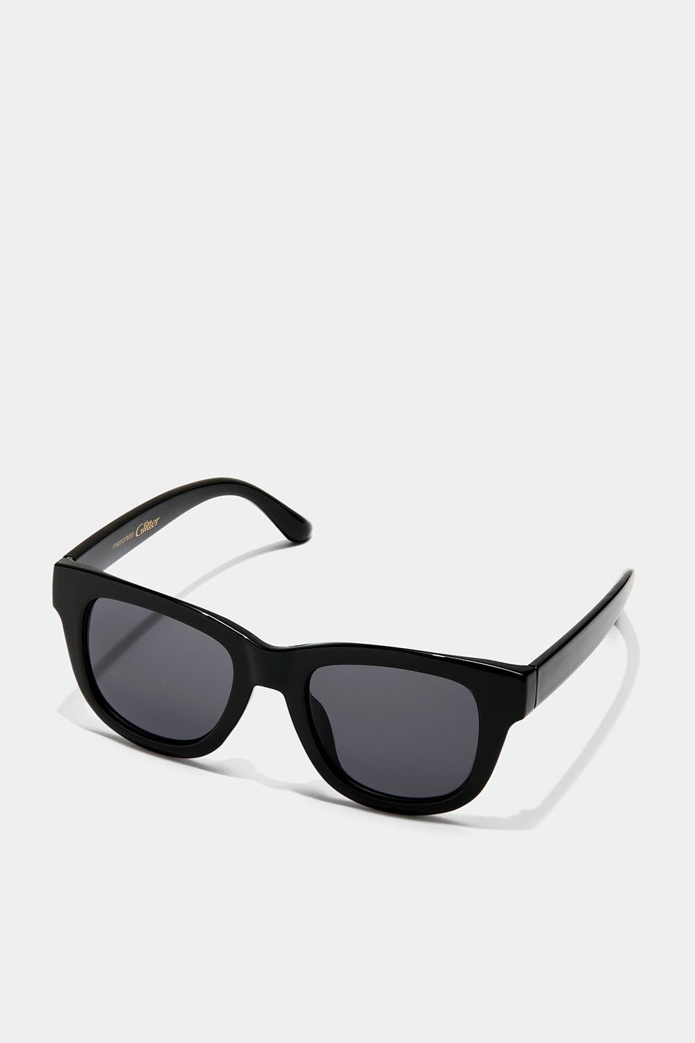 Svarta klassiska solglasögon i gruppen Accessoarer / Solglasögon hos Glitter (176001379000)