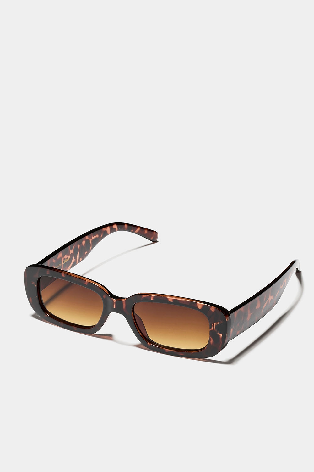 Tortoisemönstrade rektangulära solglasögon med rundade kanter i gruppen Accessoarer / Solglasögon hos Glitter (176001540700)