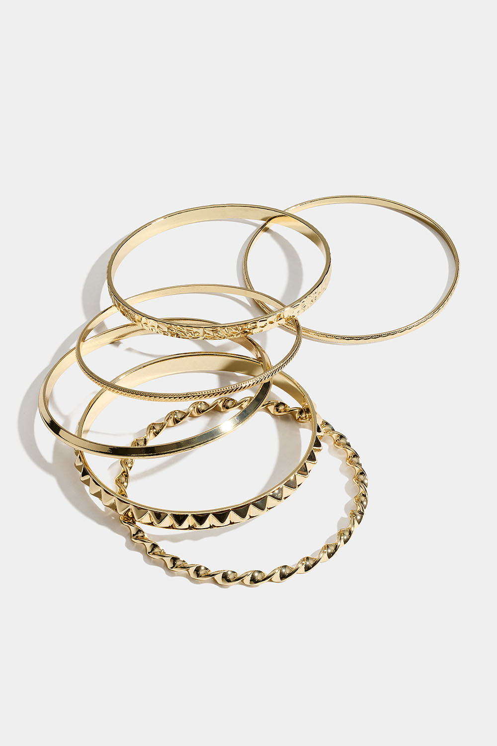 Guldfärgade bangels med olika design, 6-pack i gruppen Smycken / Armband hos Glitter (251002092002)