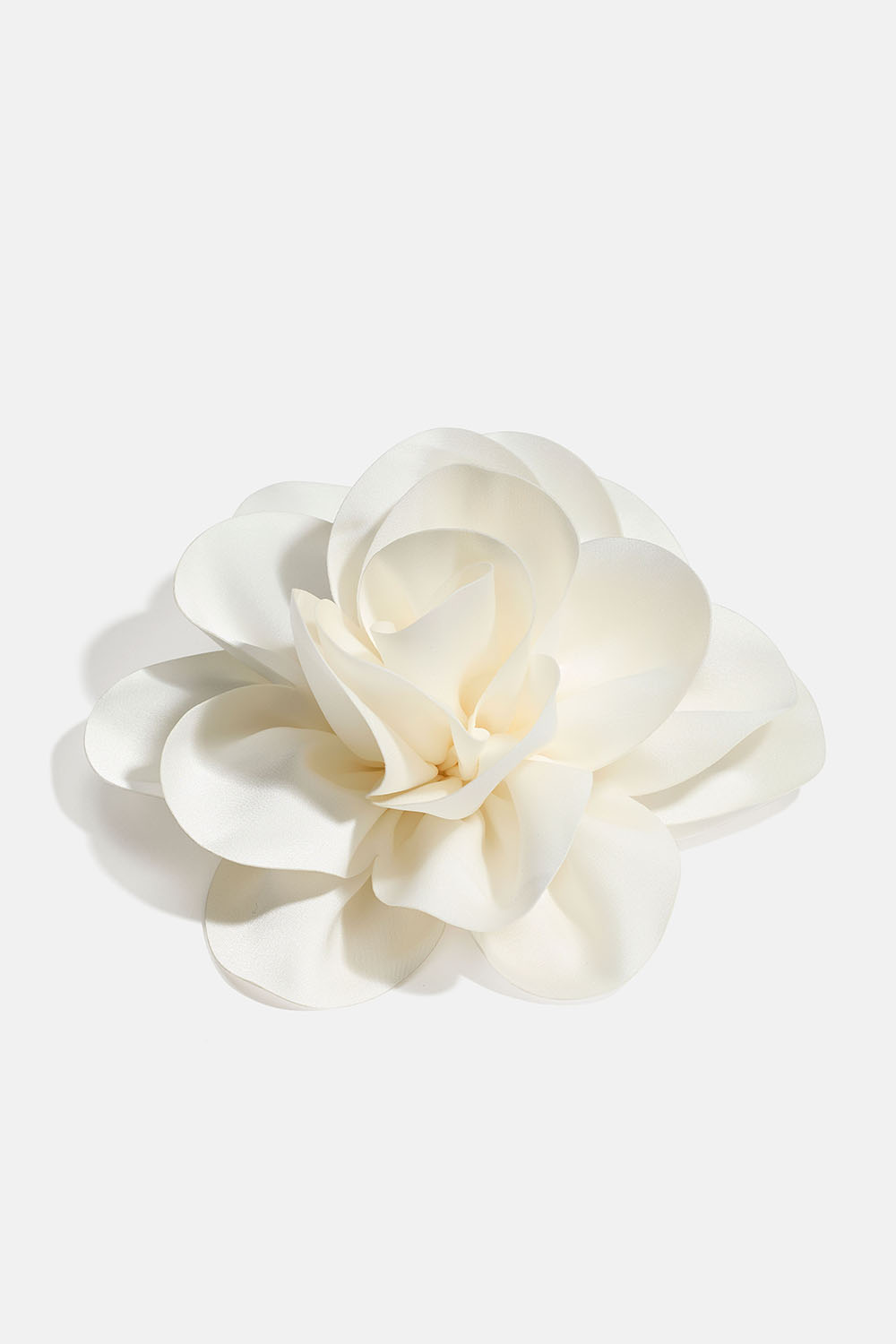 Brosh med stor vit blomma i gruppen Smycken / Broscher hos Glitter (252000183100)