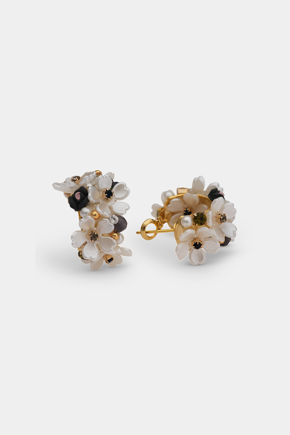 Anastasia earrings - Creme / nightfall i gruppen Smycken / Örhängen hos Glitter (253001503402)