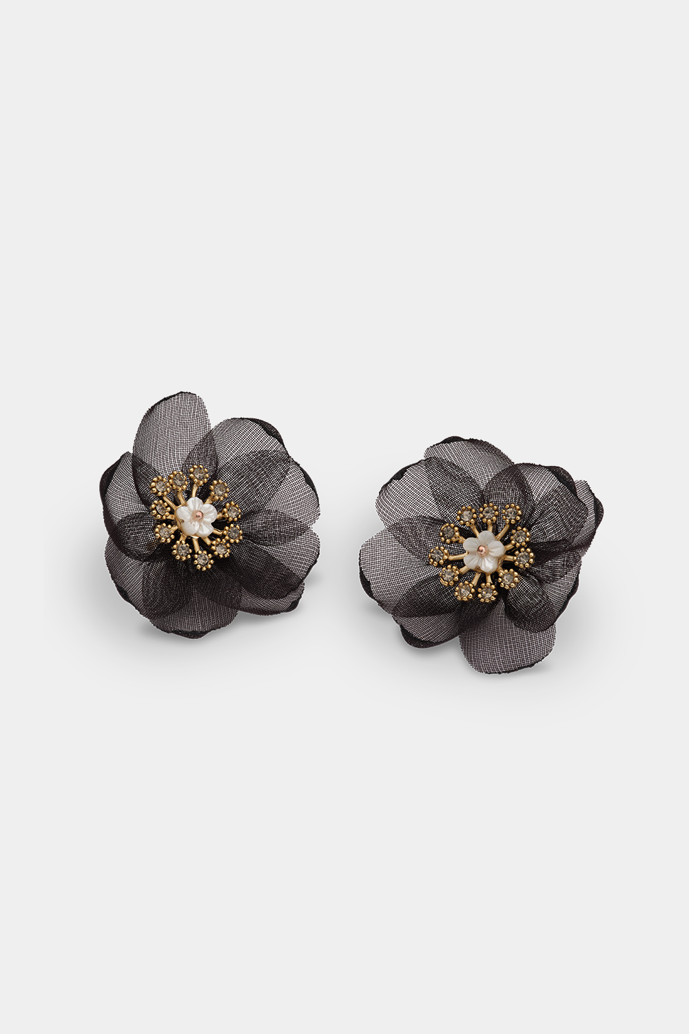 Organza botanical earrings - Black i gruppen Smycken / Örhängen hos Glitter (253001539002)
