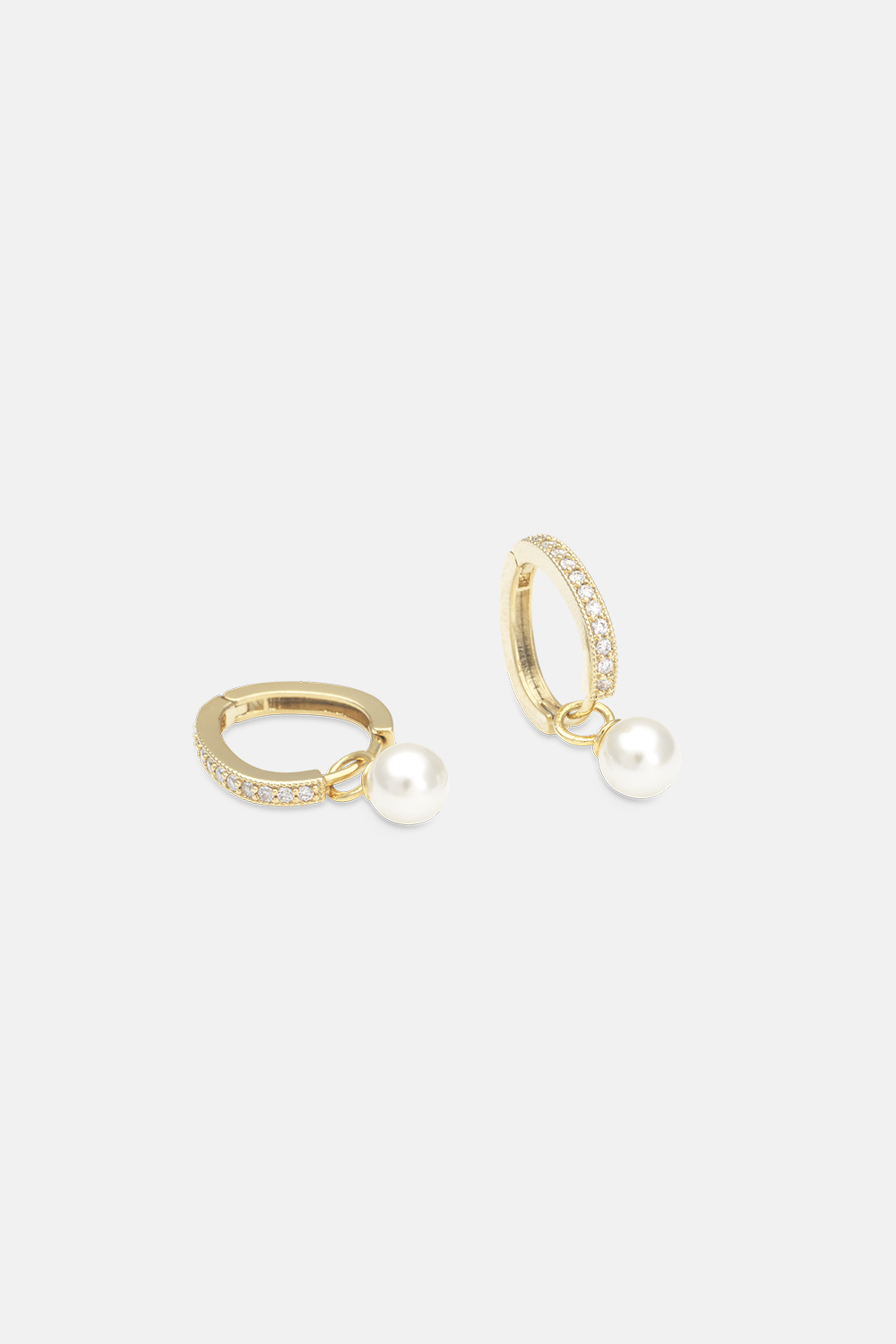 Petite Kennedy hoops earrings - Ivory pearl (Gold) i gruppen Smycken / Örhängen / Hoops hos Glitter (253001682002)