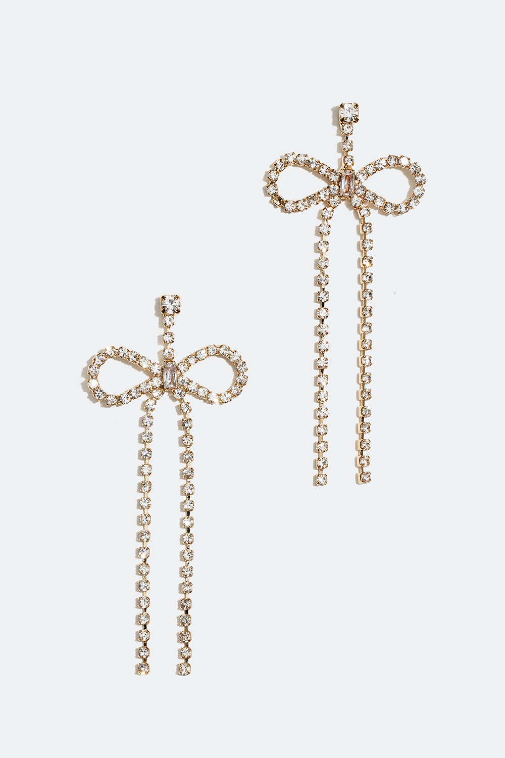 Örhängen med rosett i tunna strasslänkar i gruppen Smycken / Örhängen / Strass hos Glitter (253002522000)