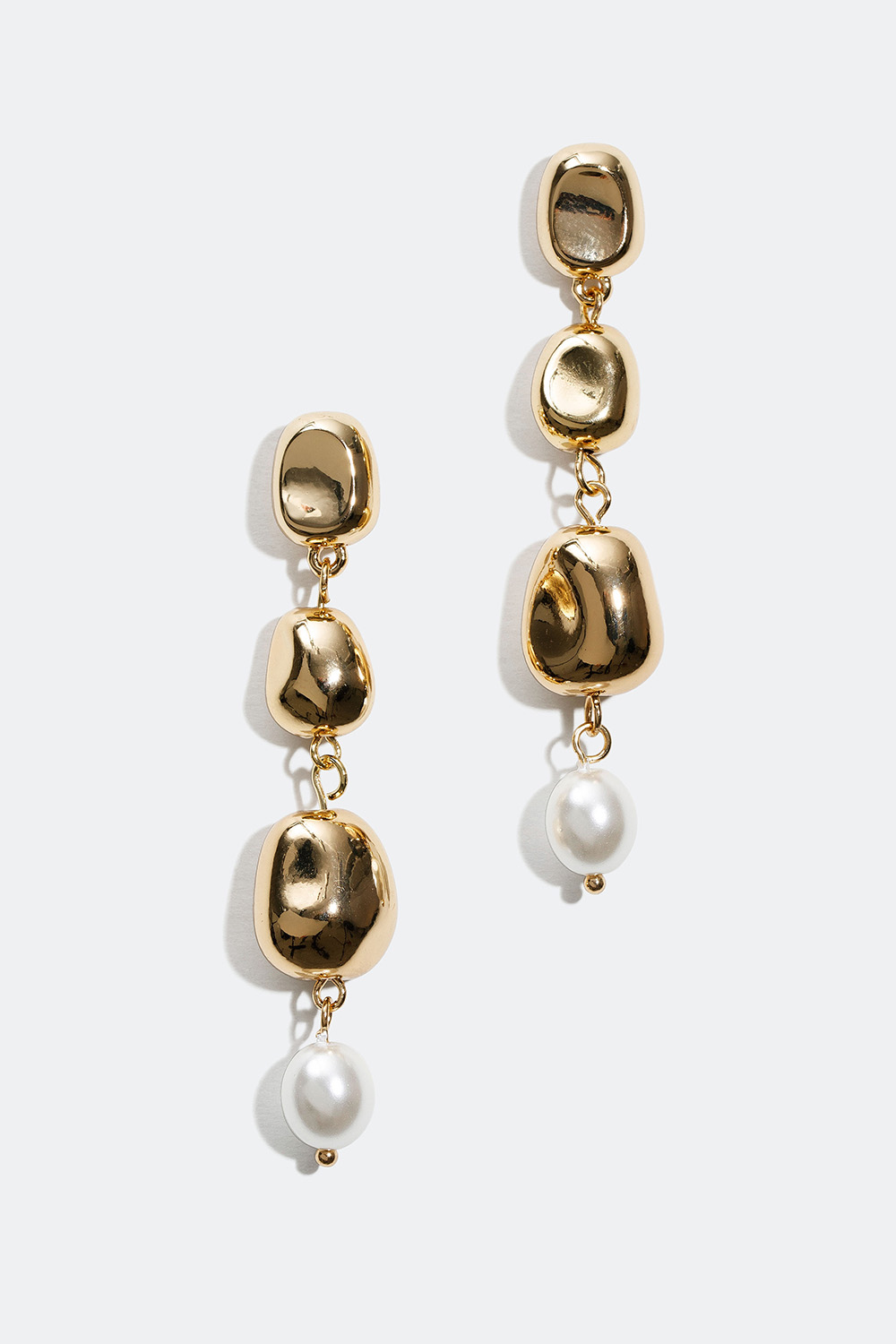 Guldfärgade örhängen med kulor och glaspärla i gruppen Smycken / Örhängen hos Glitter (253002902000)