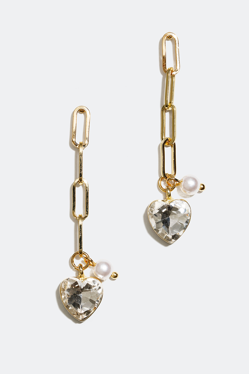 Guldfärgade kedjeörhängen med hjärtan och pärlor i gruppen Smycken / Örhängen hos Glitter (253003550202)