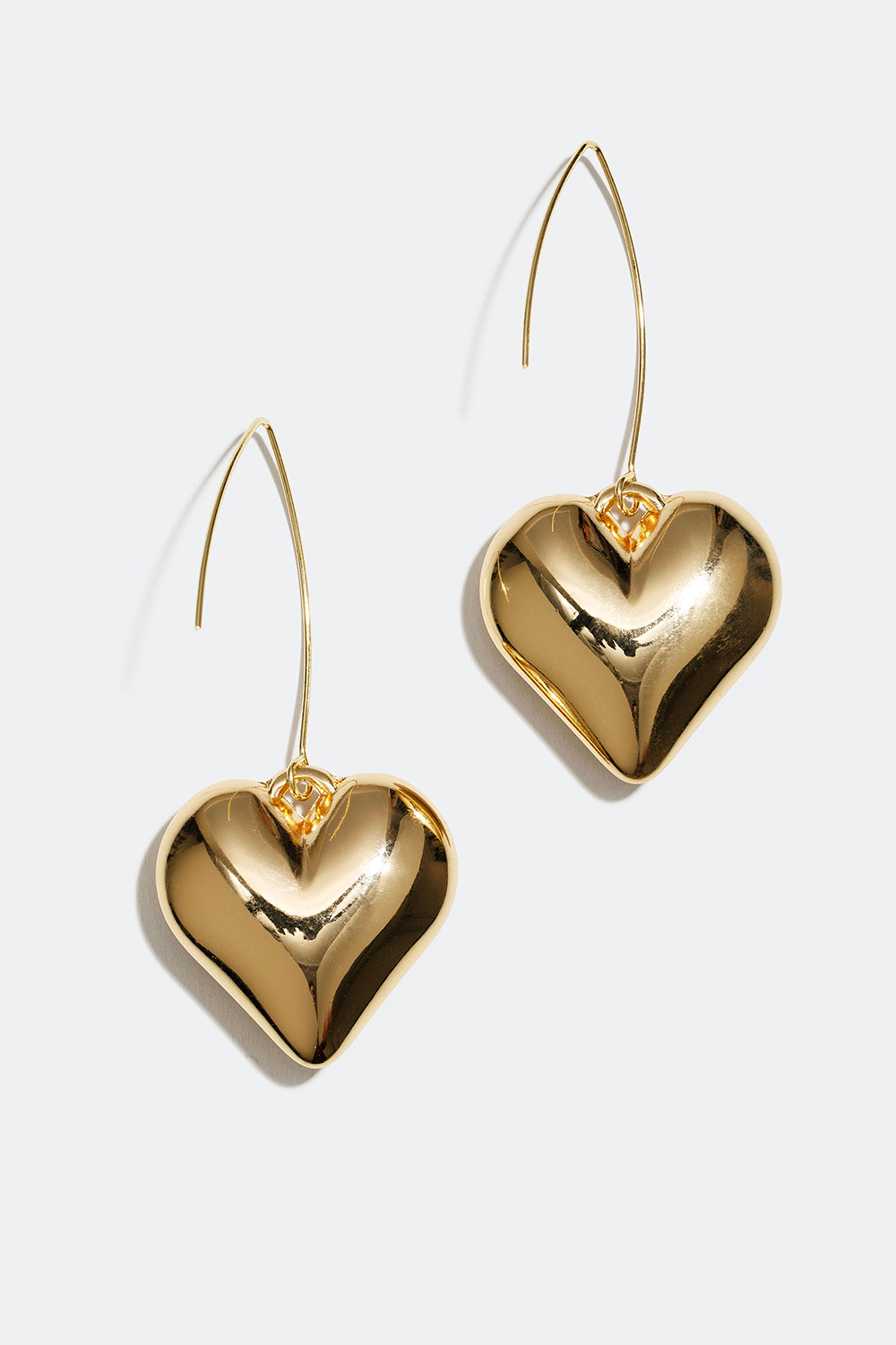 Guldfärgade örhängen med hjärtan i gruppen Smycken / Örhängen hos Glitter (253003582002)