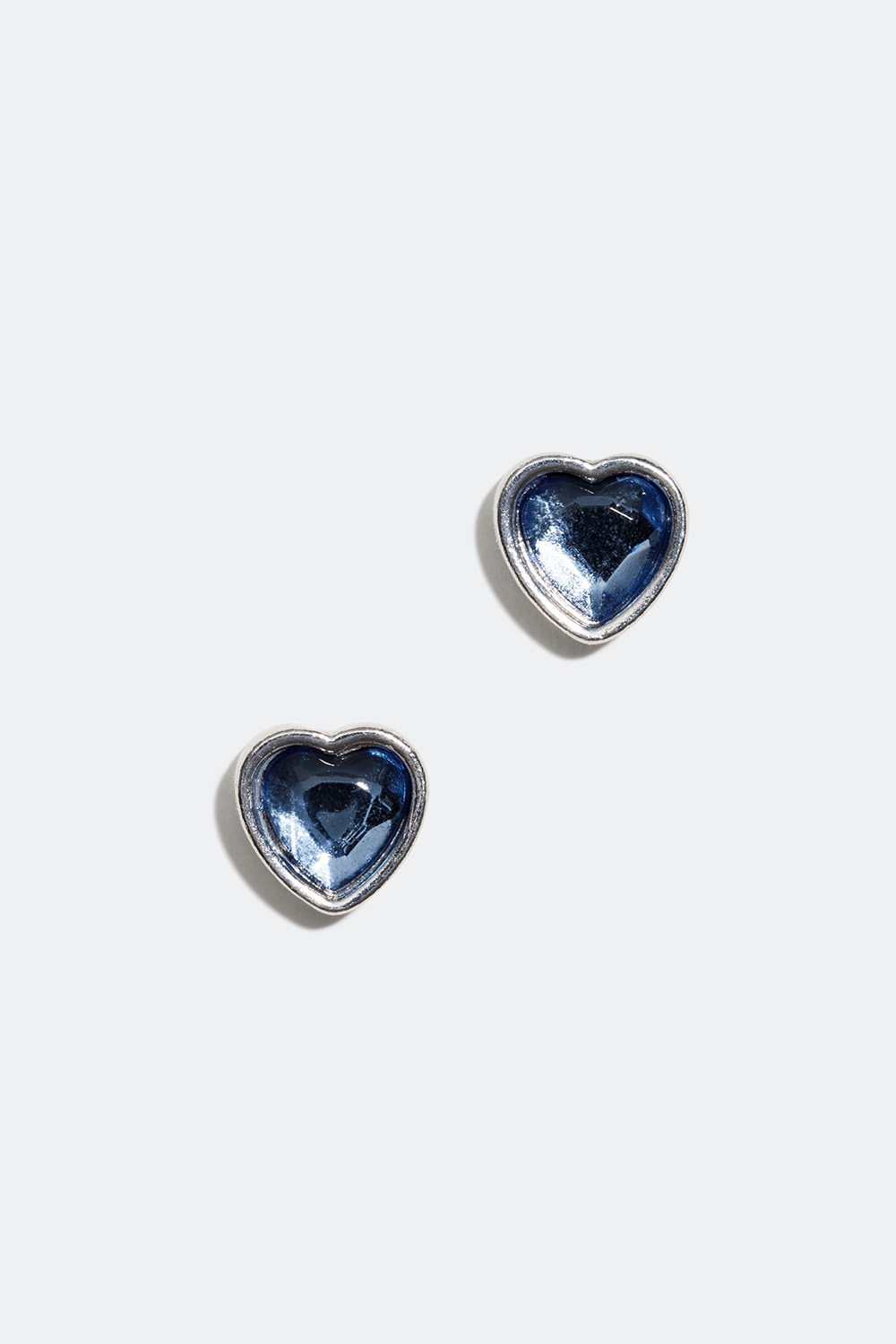 Studs med hjärtan och blåa glasstenar i gruppen Smycken / Örhängen / Studs hos Glitter (253004467001)