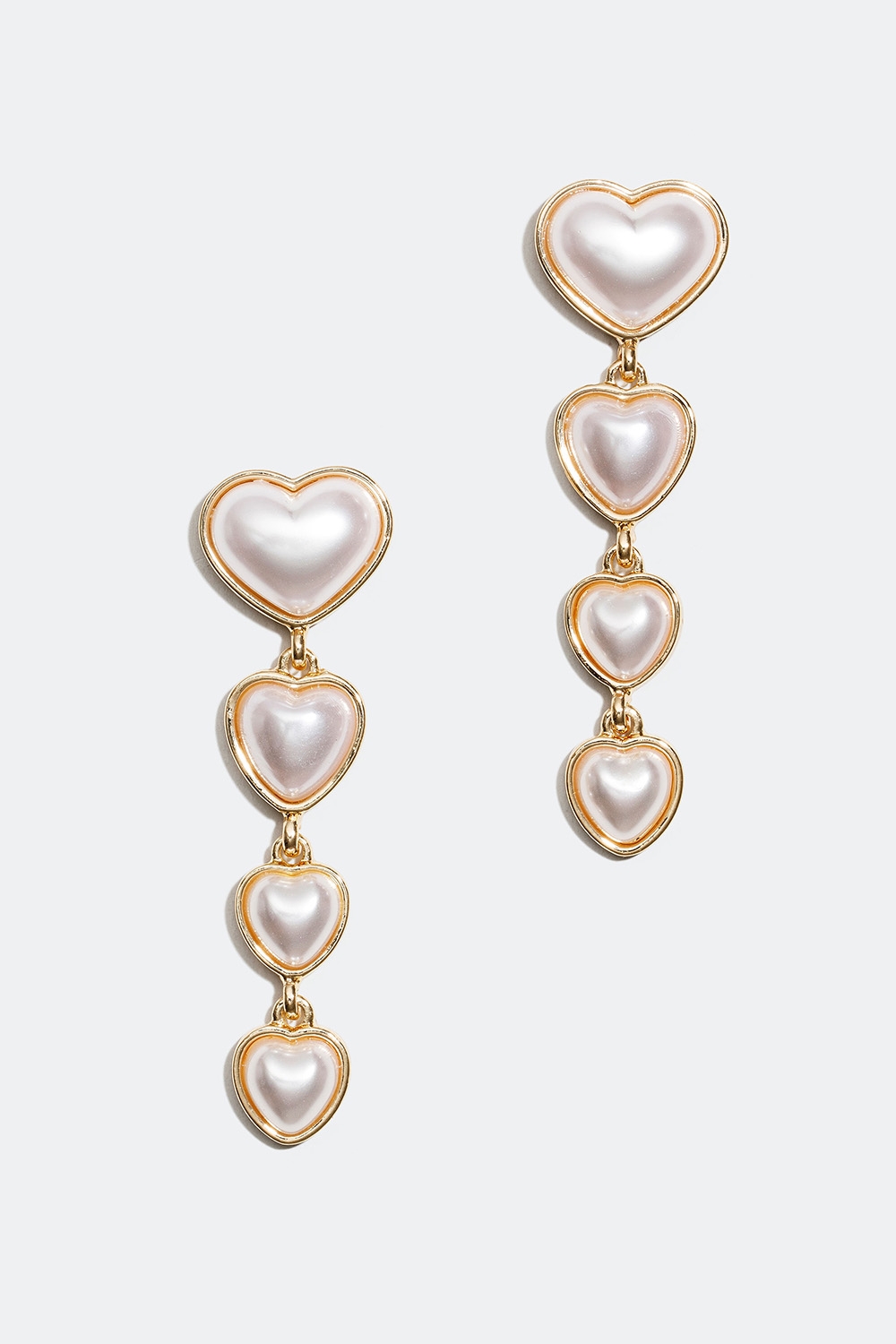 Guldfärgade örhängen med vita hjärtan i gruppen Smycken / Örhängen hos Glitter (253004563002)