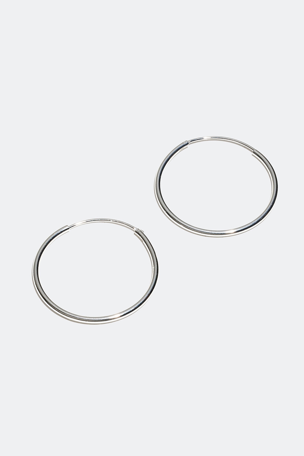 Smala hoops, 2,6 cm i gruppen Smycken / Örhängen / Hoops / Klassiska hoops hos Glitter (253004701001)