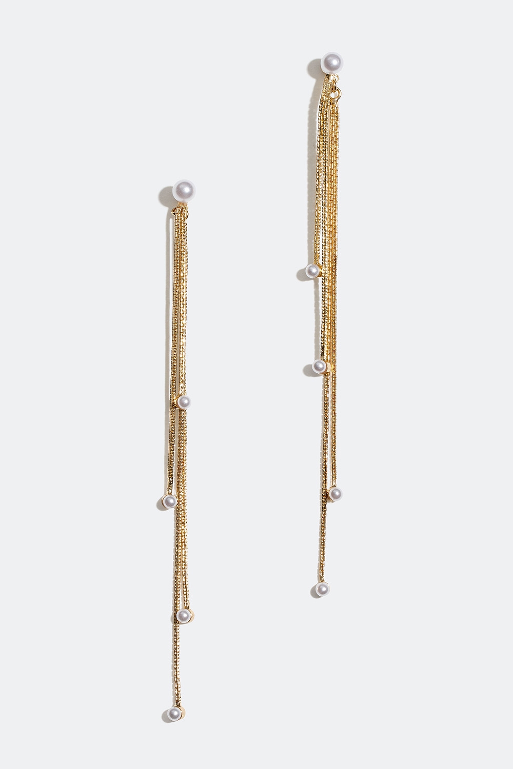 Guldfärgade pärlörhängen med långa länkar i gruppen Smycken / Örhängen hos Glitter (253004922002)