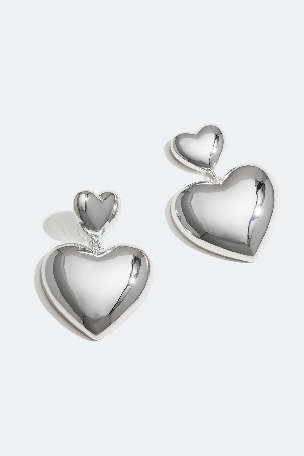 Stora örhängen med hjärtan i gruppen Smycken / Örhängen hos Glitter (253005631001)