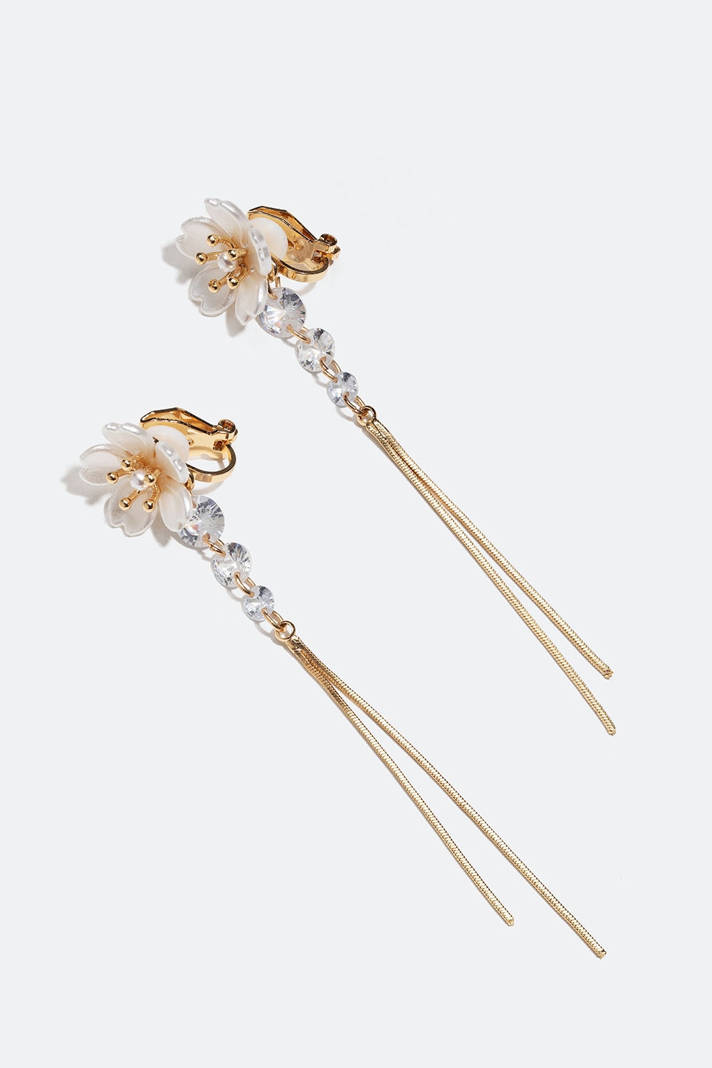 Guldfärgade clipsörhängen med vita blommor i gruppen Smycken / Örhängen / Clips hos Glitter (253006602002)