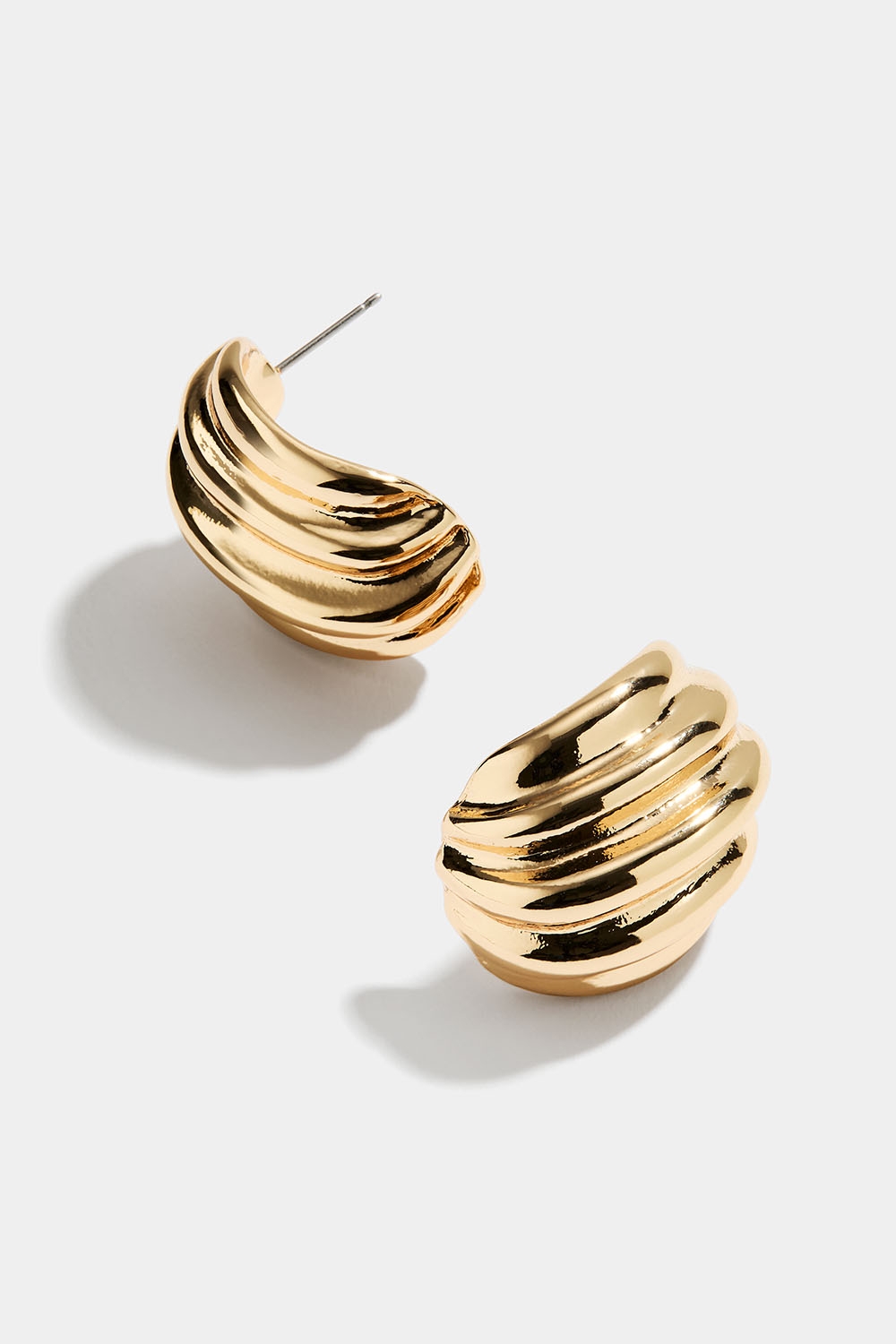 Breda räfflade hoops, guldfärgade i gruppen Smycken / Örhängen / Hoops hos Glitter (253009032002)