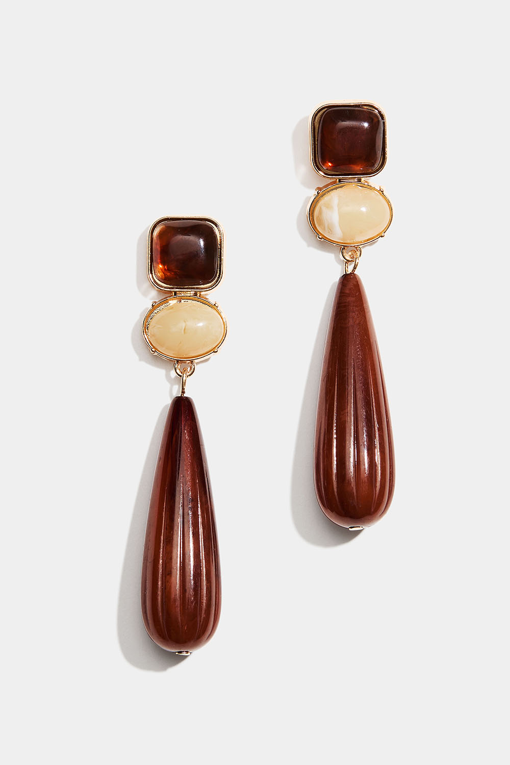 Örhängen med bruna och beiga resinstenar i gruppen Store week / 2551 hos Glitter (253009048002)