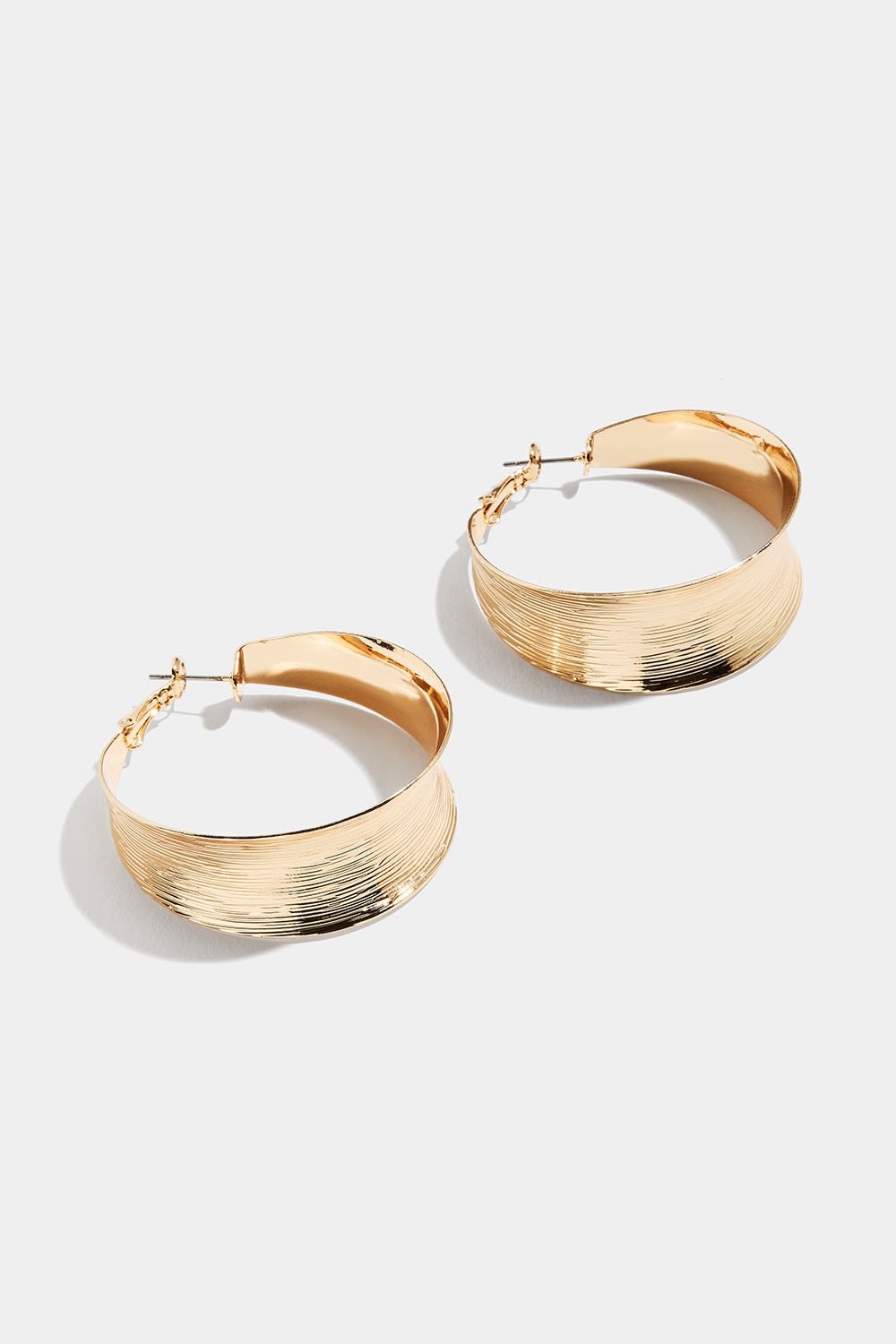 Oversize hoops, guldfärgade i gruppen Smycken / Örhängen / Hoops hos Glitter (253009082002)