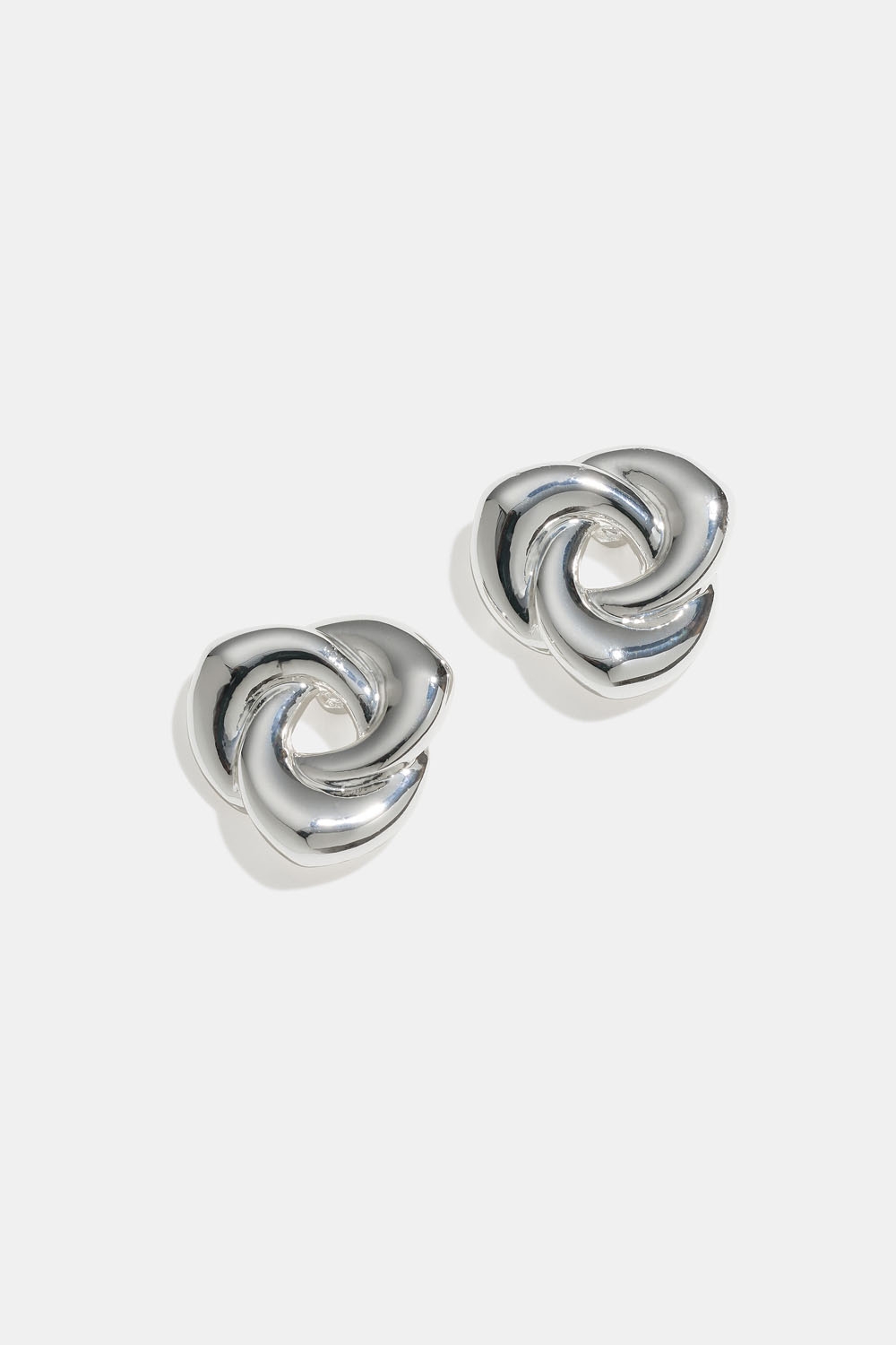 Studs med knut i gruppen Smycken / Örhängen / Studs hos Glitter (253009481001)